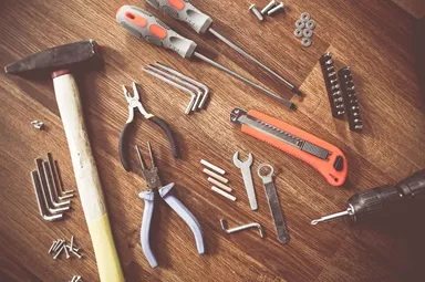Servicios de Manitas en Málaga con PorteMálaga Servicios de manitas en Málaga - Reparaciones y montaje a domicilio